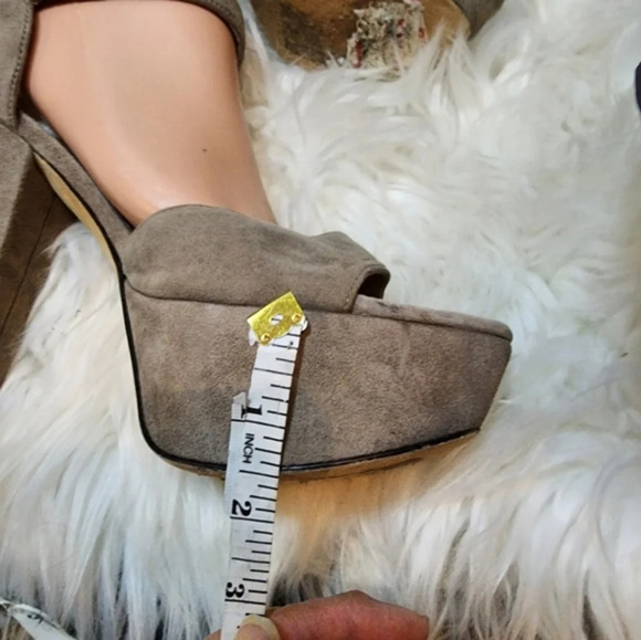 Via Spiga Dove Gray Suede heels 9.5 - Picture 7 of 10